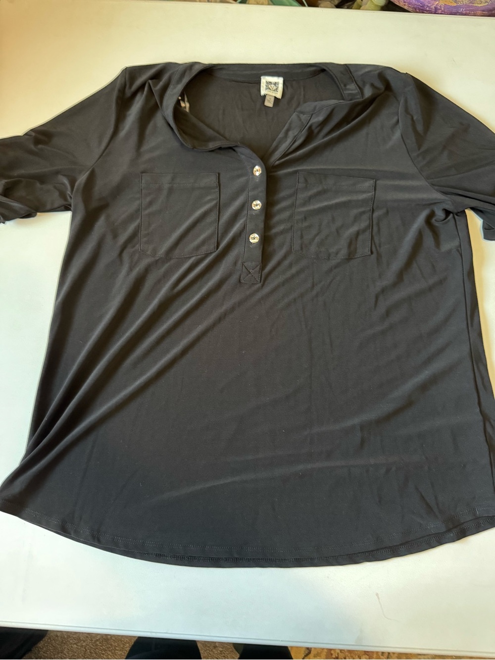 Black Short-Sleeve Henley Top with Dual Pockets